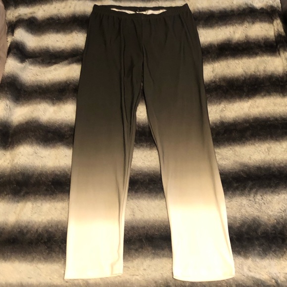 Venus Women’s Dark Gray to Cream Ombre Leggings XL - Picture 3 of 8